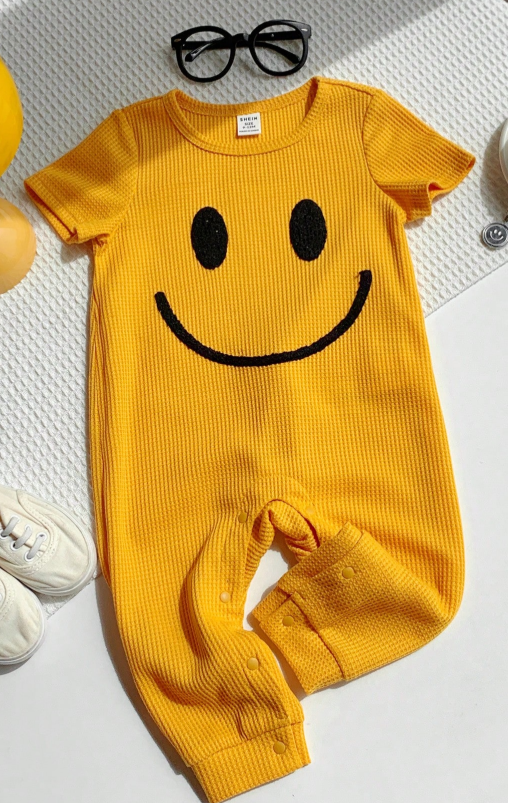 Newborn Smiley Onesie Geel